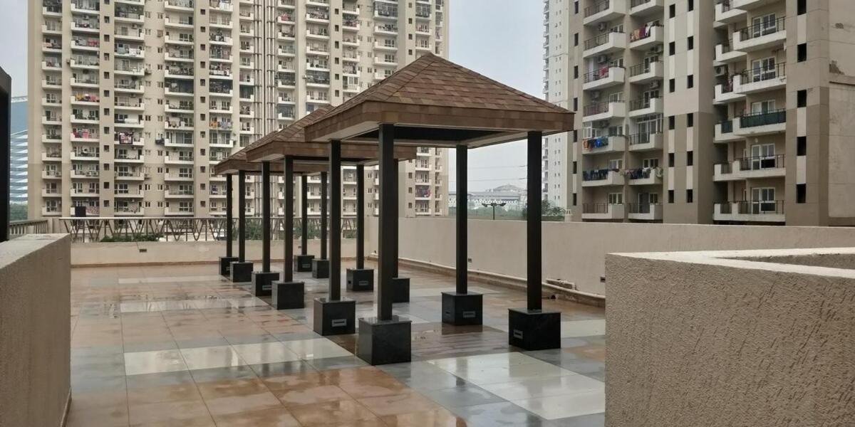 Independent European Style Fully Furnished Studio Noida Apartment Exterior photo